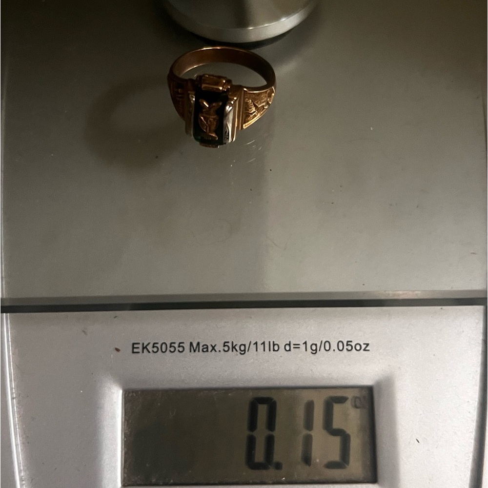 Josten 10K Emerald Eastern Eagles π¦
Class Ring π Elegant High School π« Luxury - Picture 14 of 16